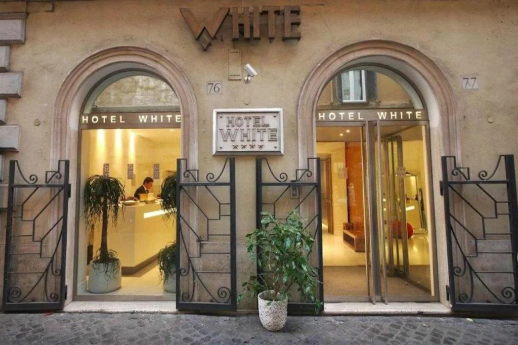 Hotel White