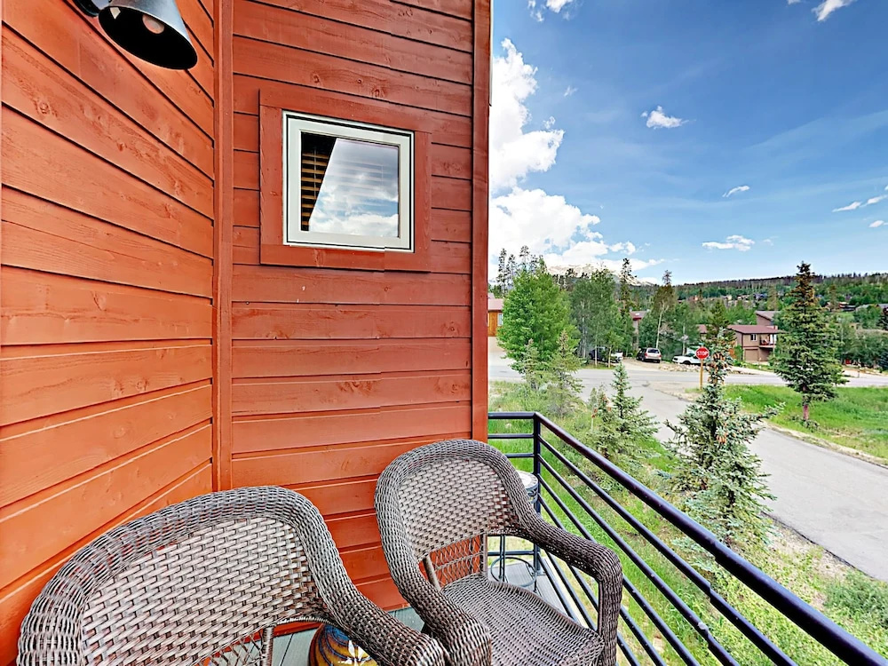 3br W/ Hot Tub & Views, Near Skiing 3 Bedroom Townhouse