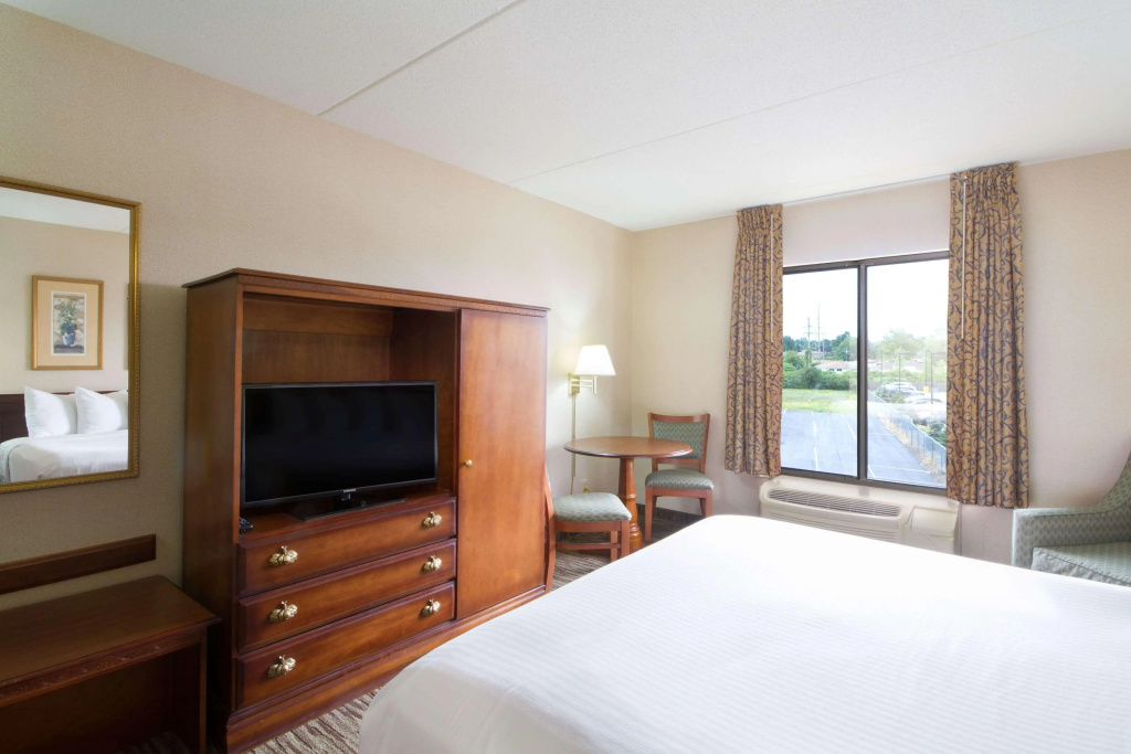 Comfort Inn & Suites Buffalo Airport