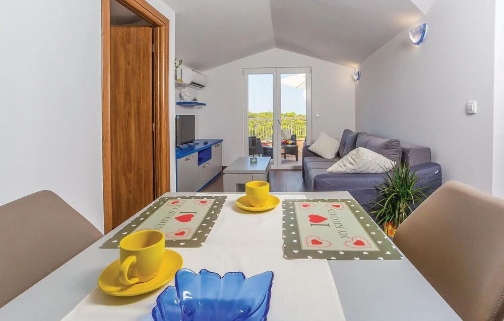 Nice Apartment in Makarska With 1 Bedrooms and Wifi