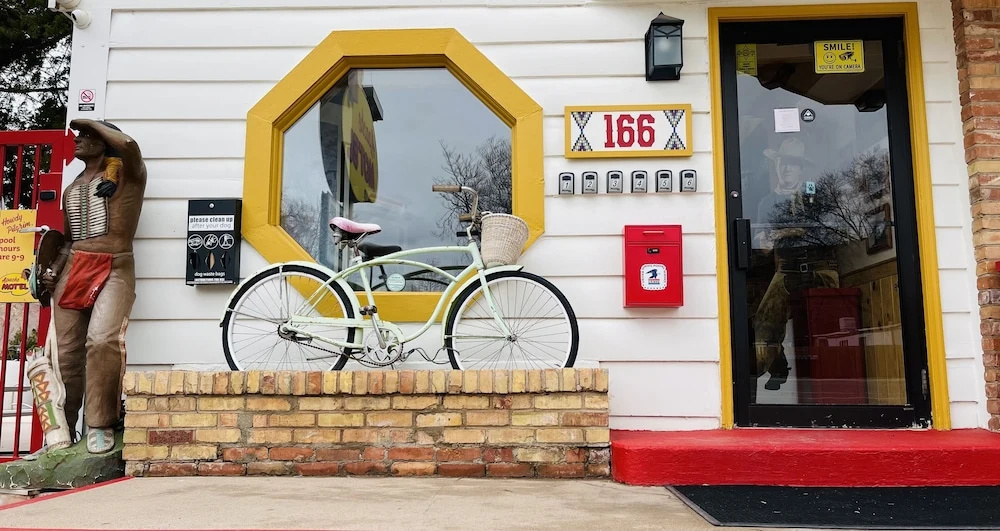 Apache Motel
