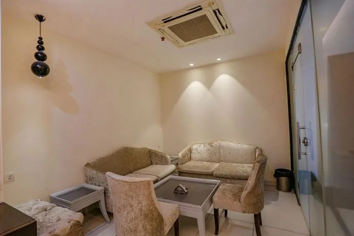 Super Townhouse Pitampura West Enclave