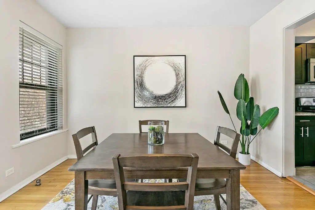 Lit & Trendy 1-Bedroom Apt in the Iconic Hyde Park