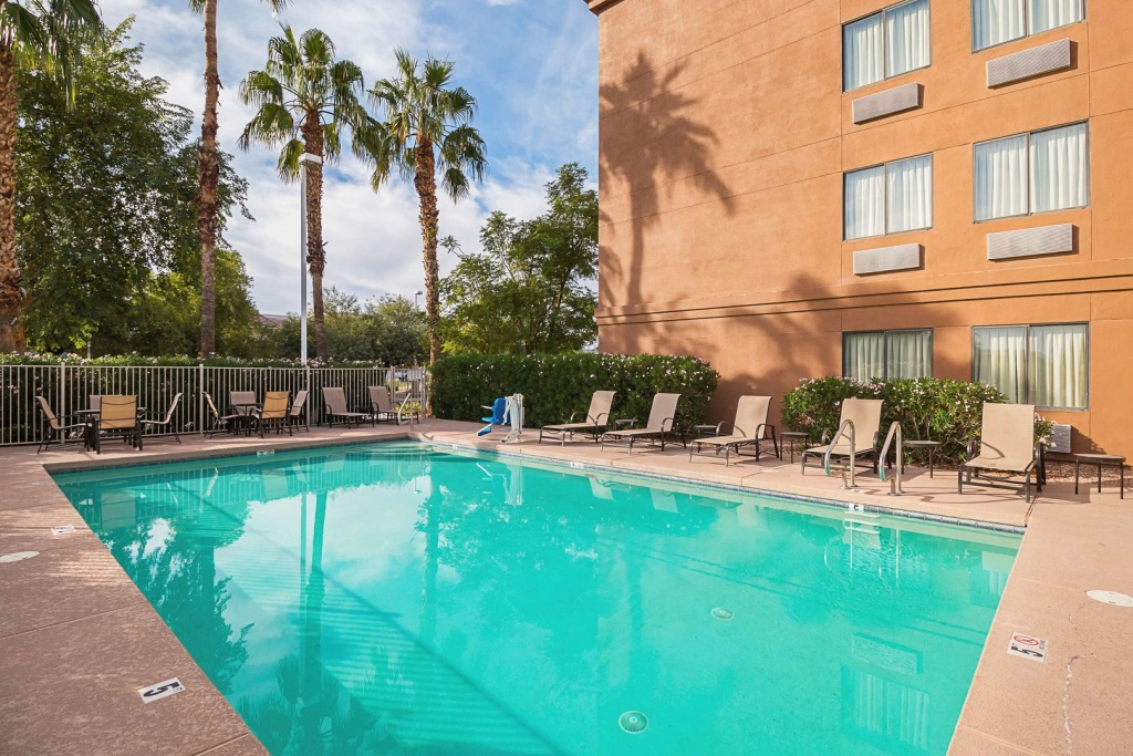 Red Roof Inn PLUS+ Phoenix West