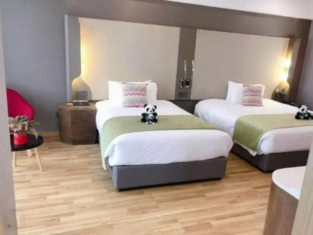 Wuzhitong Hotel (Chengdu Qilong Subway Station)