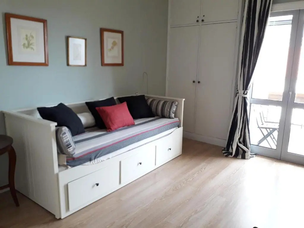 Peaceful Top Floor Apt W Balconies - Cambridge RIGHT - AC