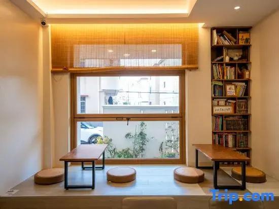Floral Hotel · Fugui .Purely Good Dwelling(Zhuhai Jinwan Airport Space Center Store)