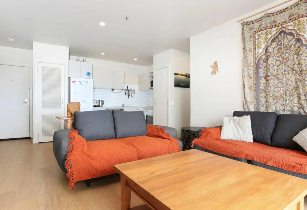 Central and stylish apartment with city views