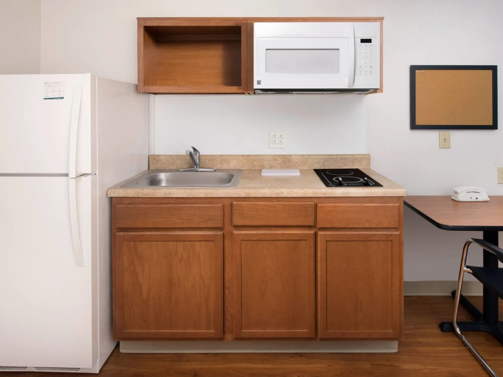 Extended Stay America Select Suites - Cleveland - Airport