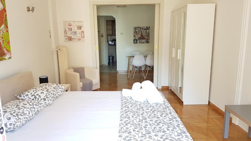 Errathens Wheat Apartment - Athens Center, 3 Bd, 1 Bath