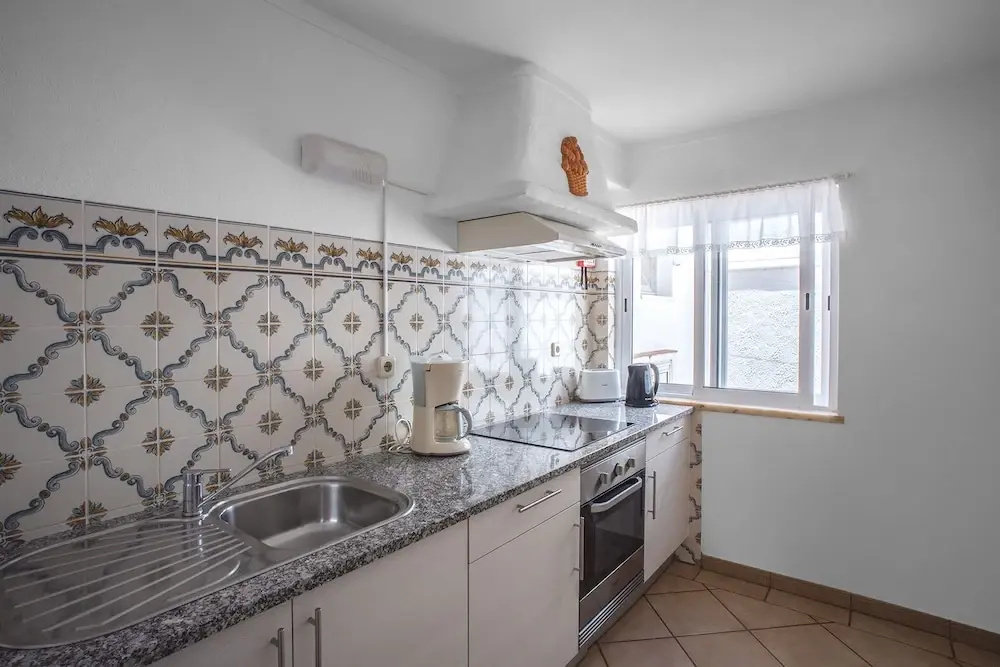 Stylish two Bedroom Apartment With Garden Vieuw
