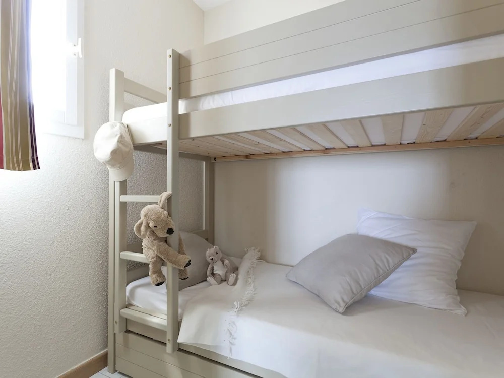 Attractive Apartment With Dishwasher, in Cozy Coastal Town