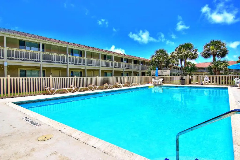 Courtyard #206 Condo