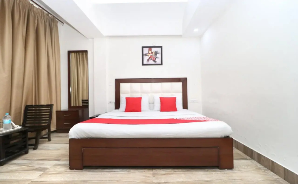 Hotel Signature By OYO Rooms
