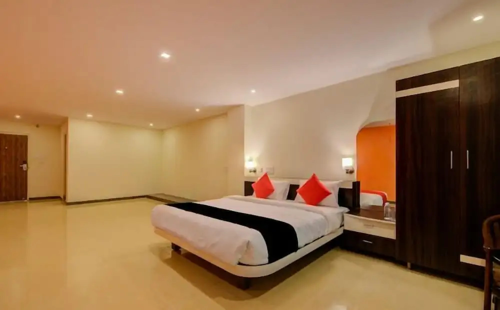Hotel Beehive Grand