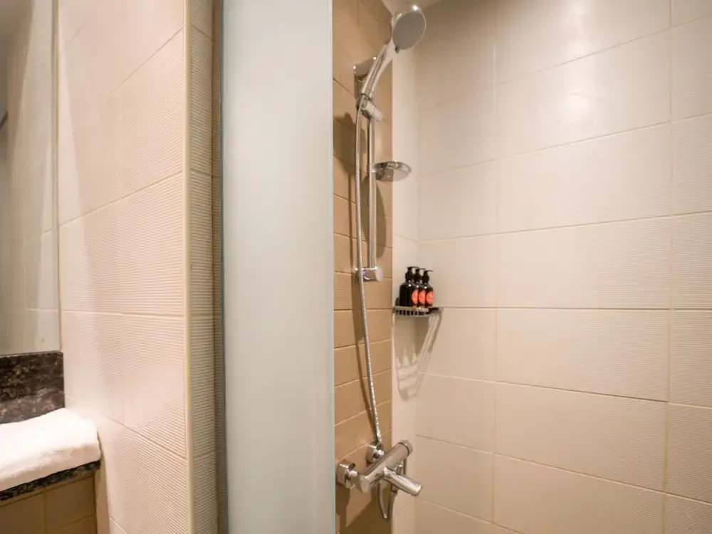 Easygo- Spacious 1bdr Bay Square Busbay