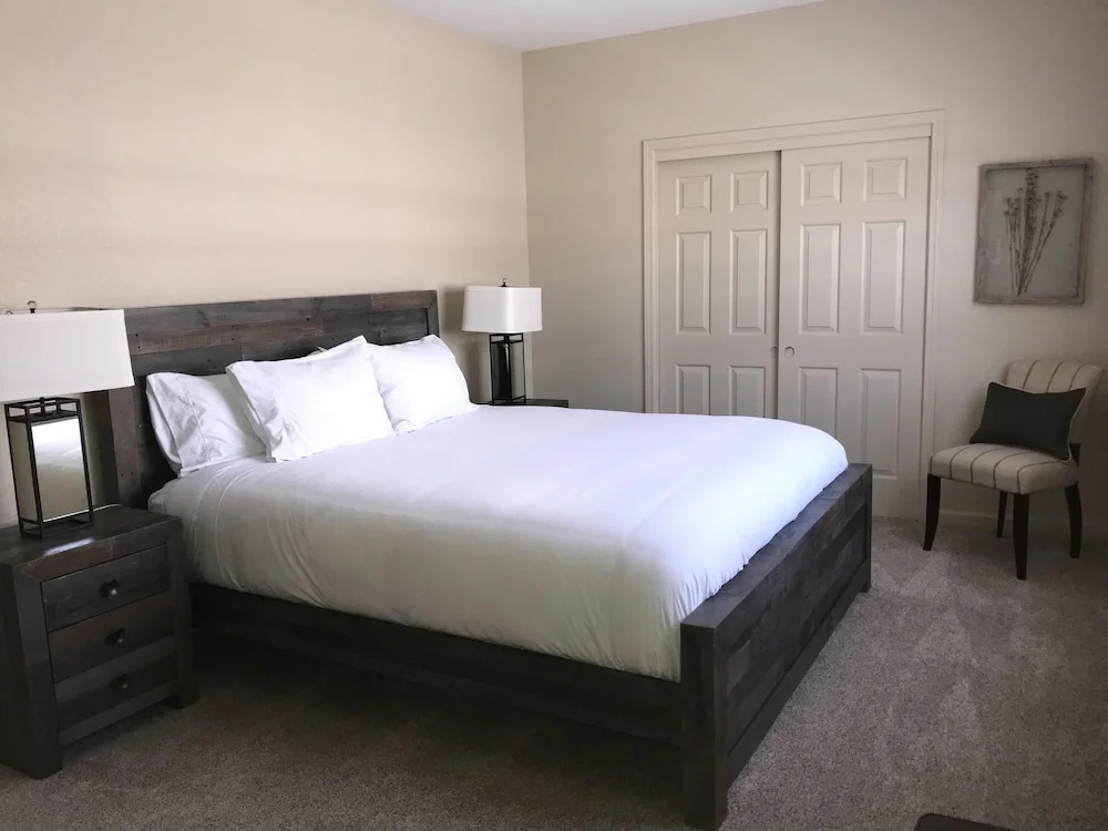 Downtown Suites ONE