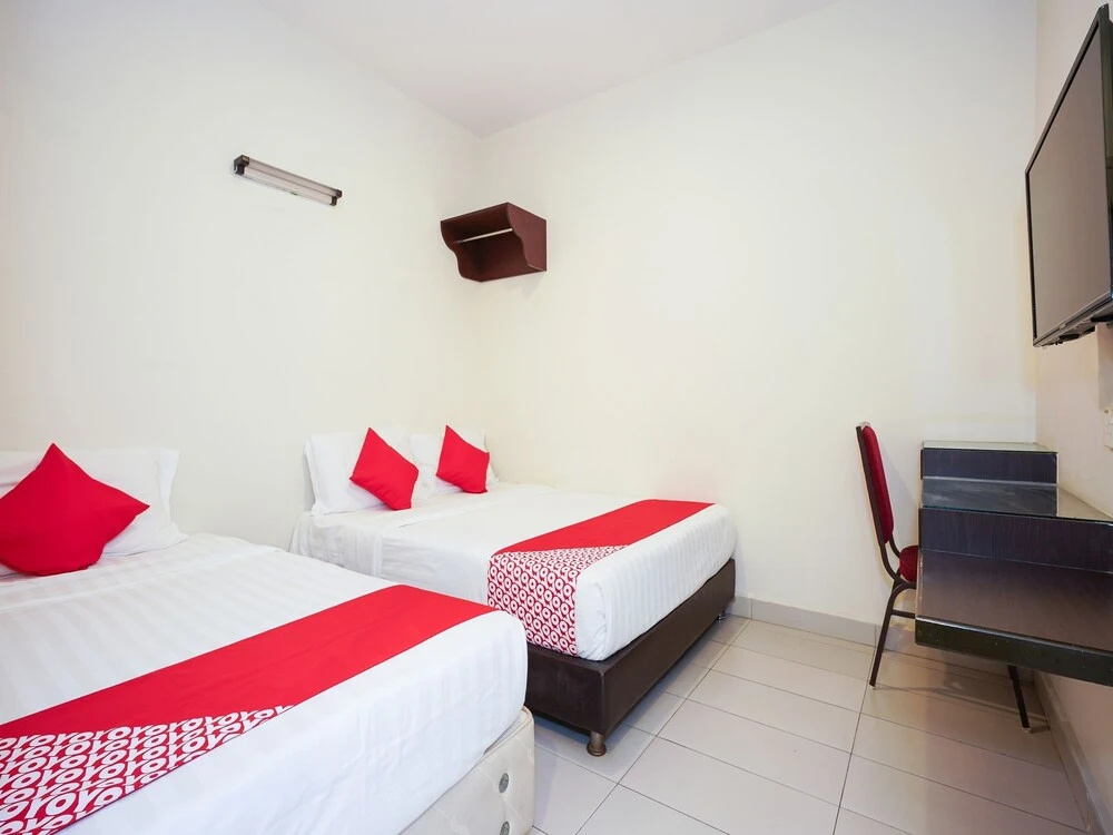 JJ Hotel by OYO Rooms