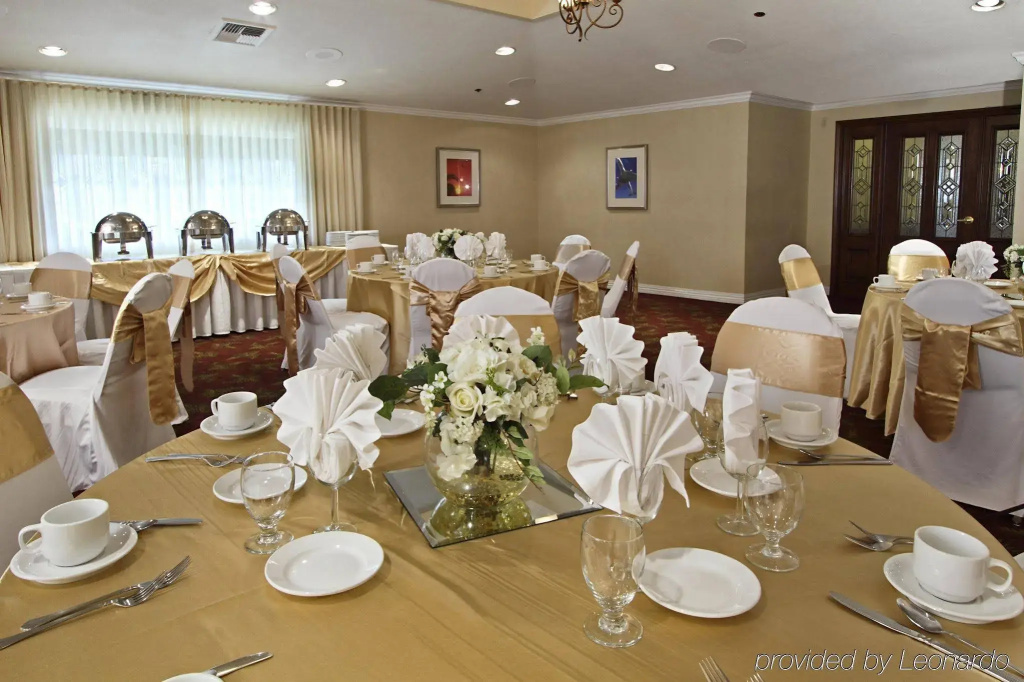 Holiday Inn Santa Ana-Orange Co Arpt by IHG