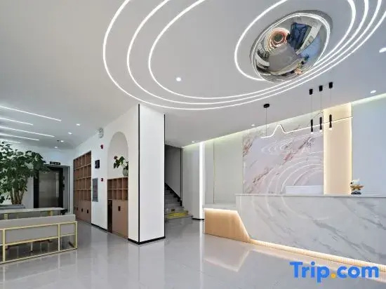 Yuecheng Film and Television Intelligent Hotel (Dali High speed Railway Station Branch)