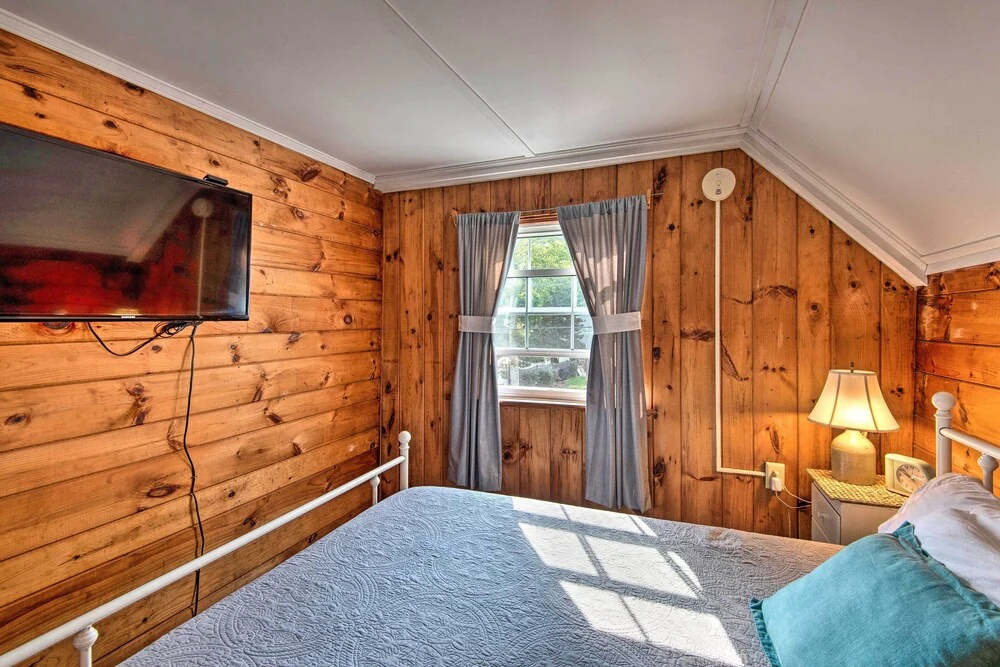 Charming Pine Point Cottage - 2 Blocks to Ocean!