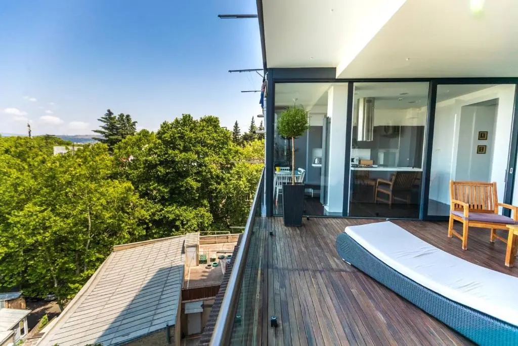 -30  NEW 2 BR Super Spacious Apt w/Terrace+views