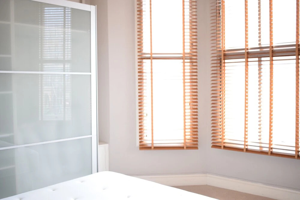 2 Bedroom Apartment With Balcony in Earls Court