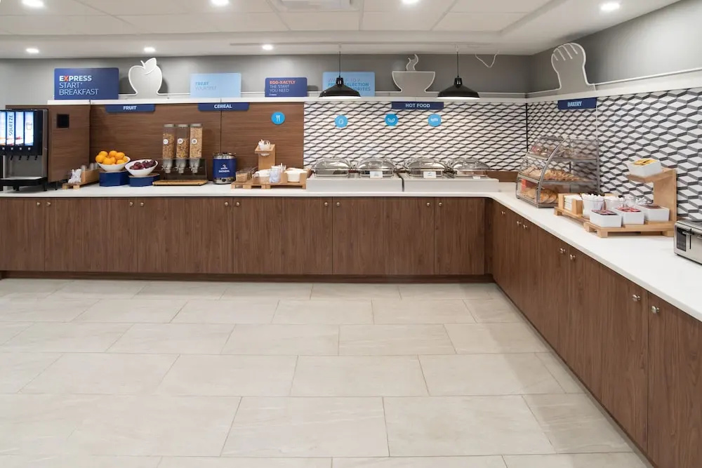 Holiday Inn Express and Suites Moose Jaw by IHG