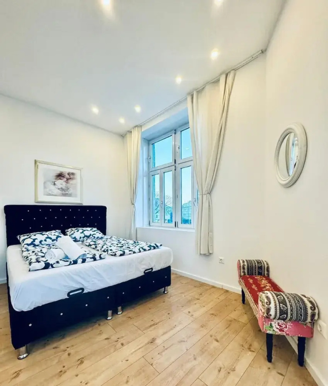 Comfortable Private Rooms in 3BR Apartment Near Kaufpark Alterlaa
