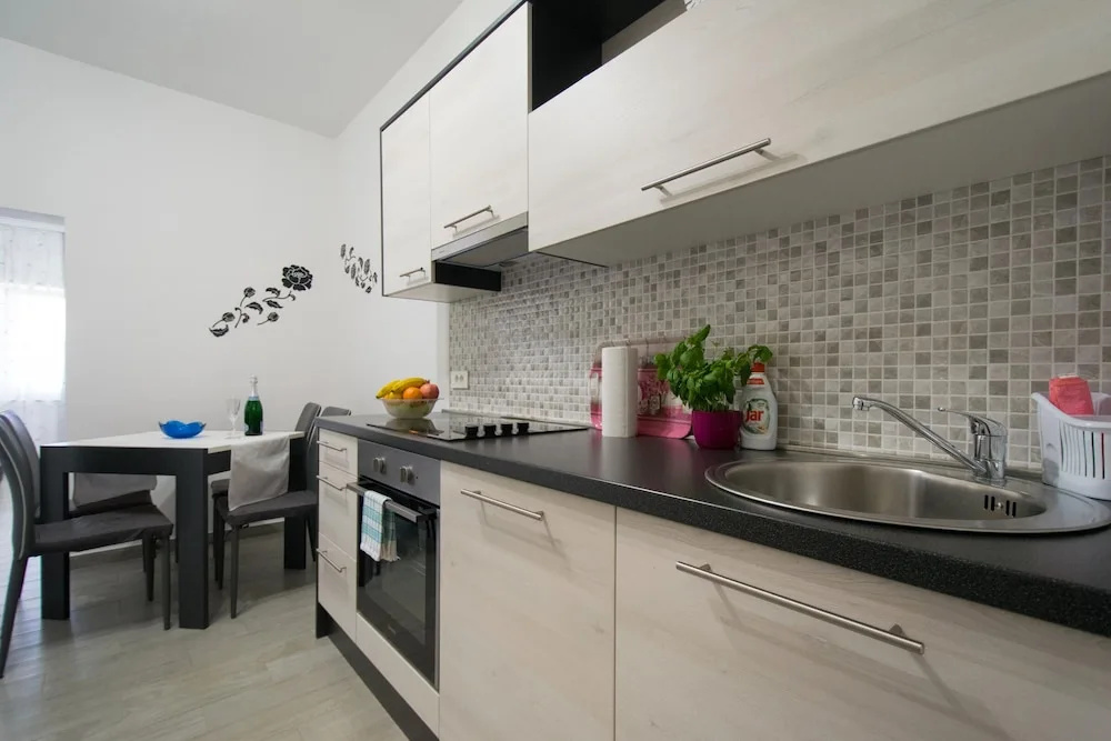 Apartments Mladenka