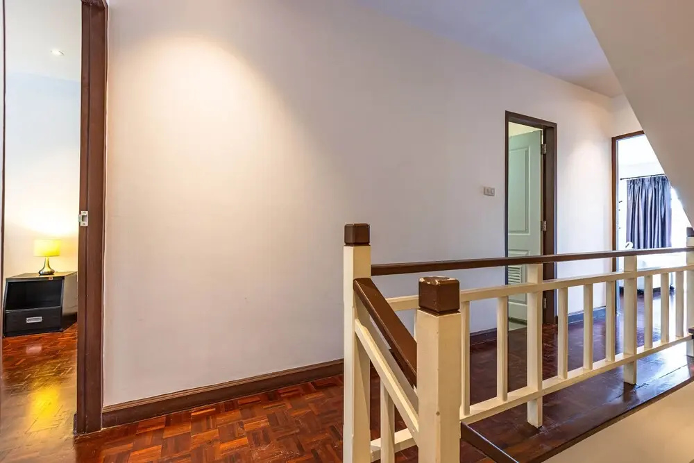 4 BR Townhouse in Great Location BSS