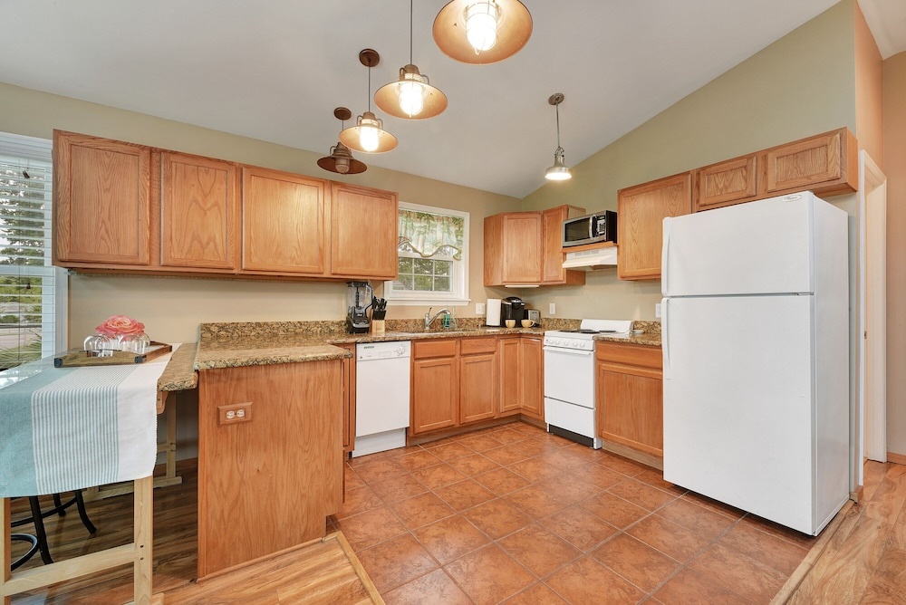 Sunshine Hideaway - Large Studio - Pet Friendly