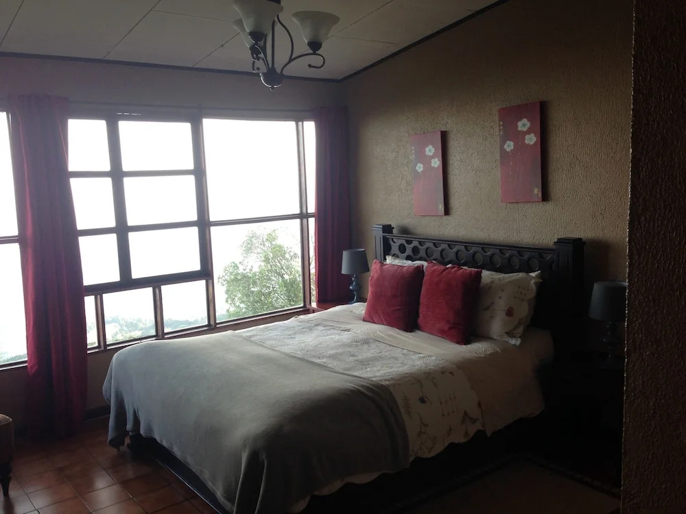 Poas Lodge