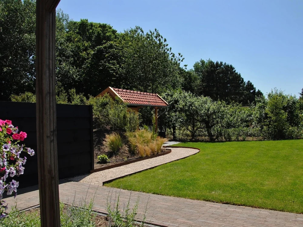 Charming Holiday Home in Ouddorp Near Sea