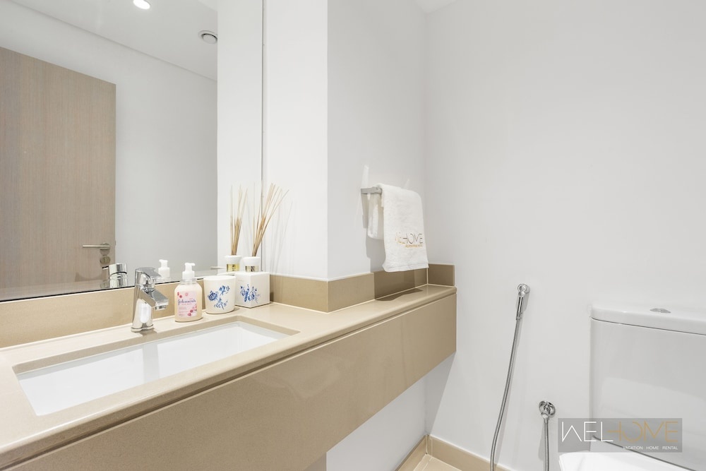 WelHome - Apt Close to Yas Waterworld and Ferrari Circuits