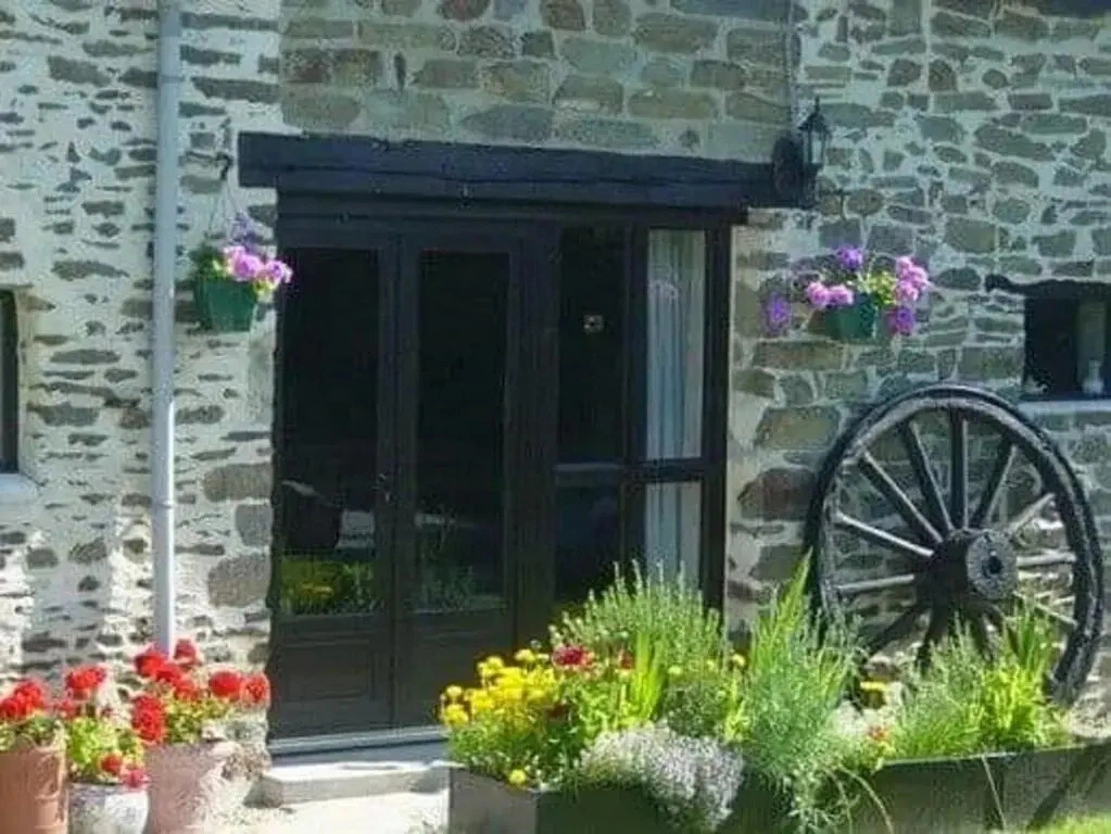 Fantastic gites 1 of 3, with pool in the beautiful Mayenne countryside
