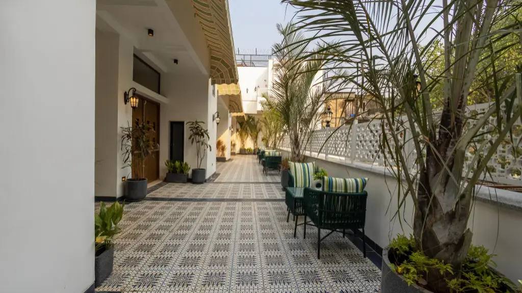 Saltstayz Autograph - Connaught Place