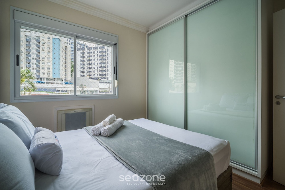 Sophisticated Apartments Just Minutes From Lagoa da Conceicao and Praia Mole Elts