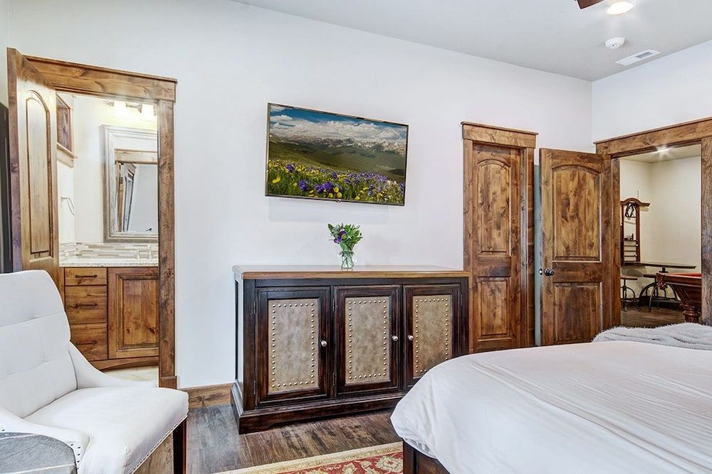 The Breck Escape 6 Bedrooms 5.5 Bathrooms Home