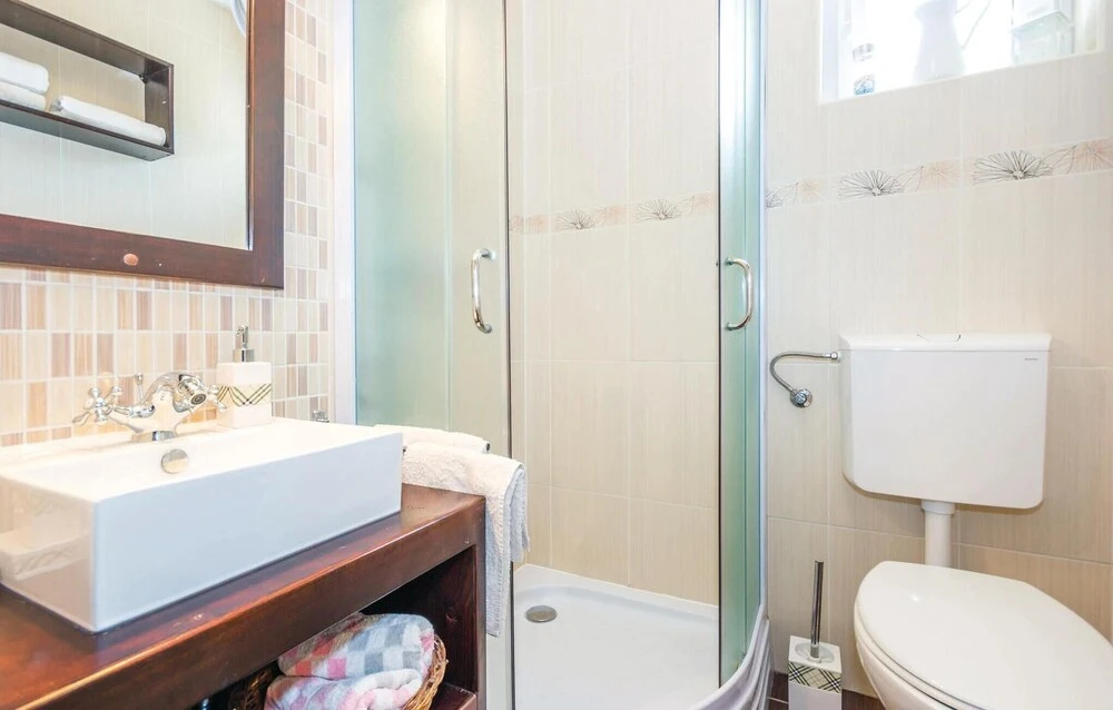 2 Bedroom Nice Home In Senj