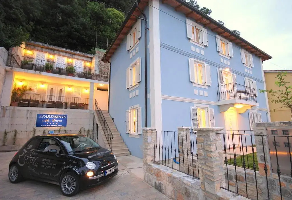 Villa Mia Chanel