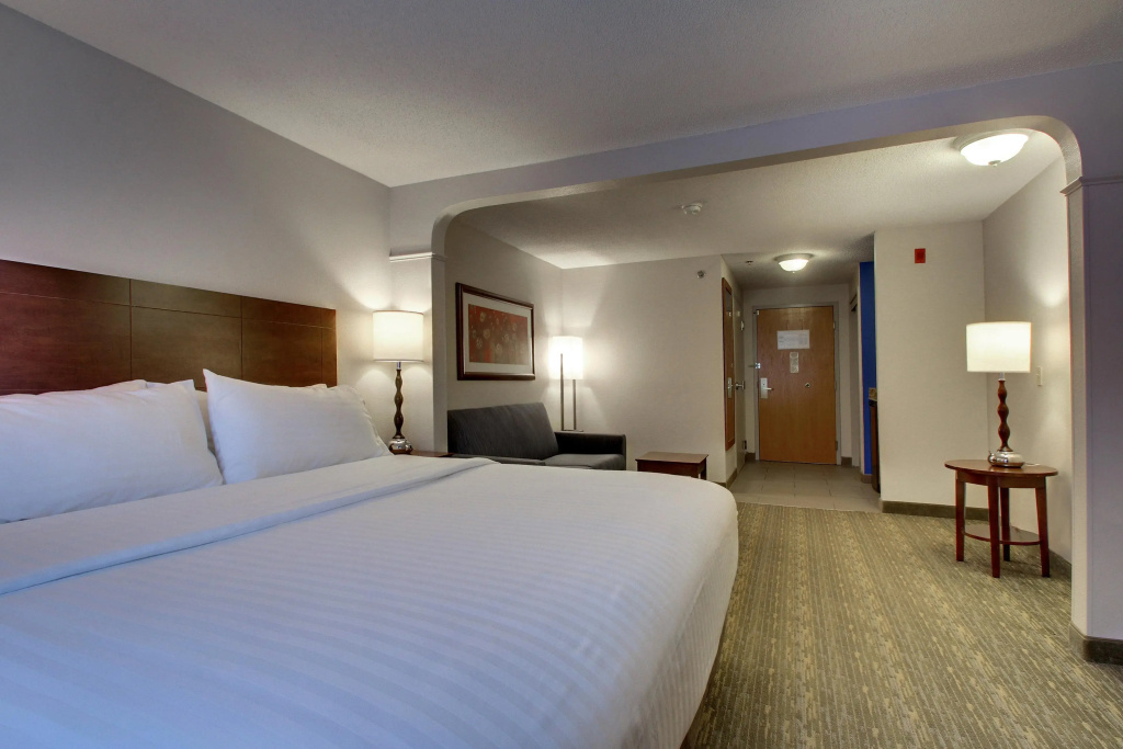 Holiday Inn Express & Suites - Lincoln East - White Mountains by IHG