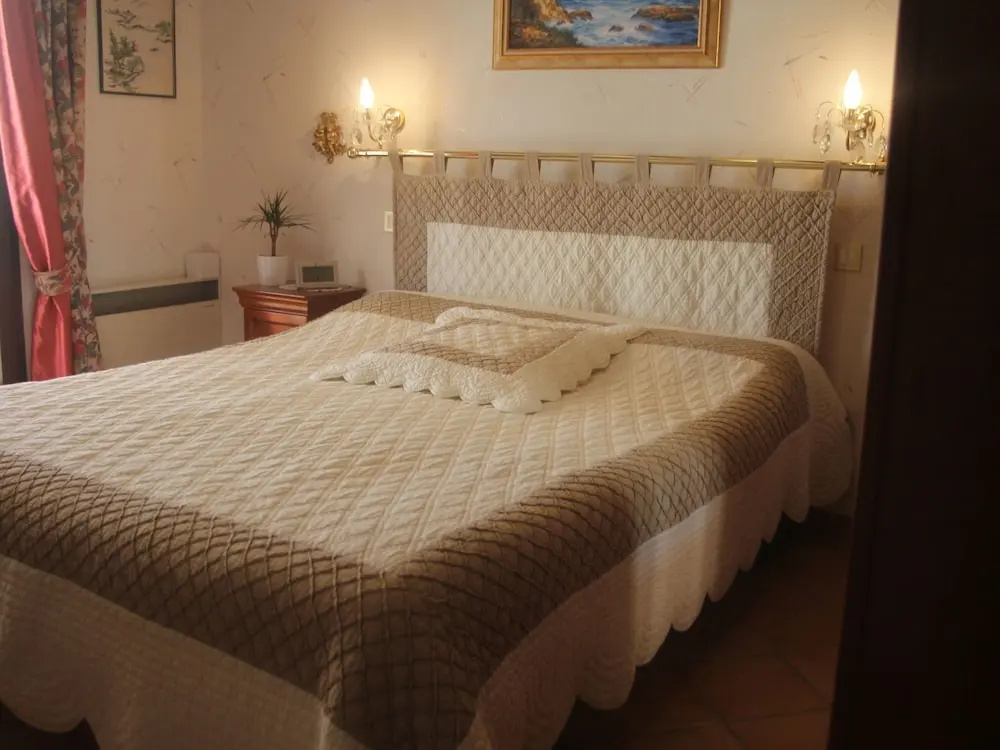 Vintage Holiday Home in Cotignac With Heated Private Pool