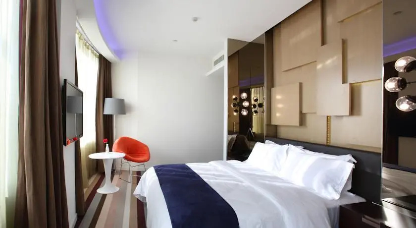 Kinghood Hotel