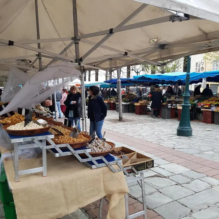 **** VERY CENTRAL Ajaccio 36 rue Fesch, cosy flat in city center pedestrian street, up to 4 people ****