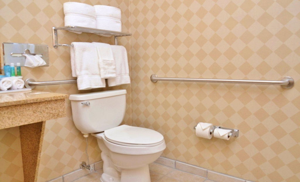 Holiday Inn Express Hotel & Suites Center Township by IHG