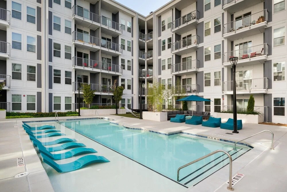S1bf Rare Find - Bright and Modern 1-br w Free Parking