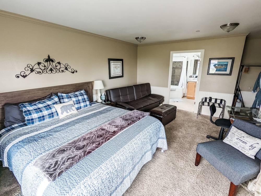 Juan de Fuca Waterfront Hotel & Cottages