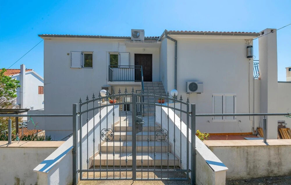 Amazing Home in Hvar With Wifi and 3 Bedrooms