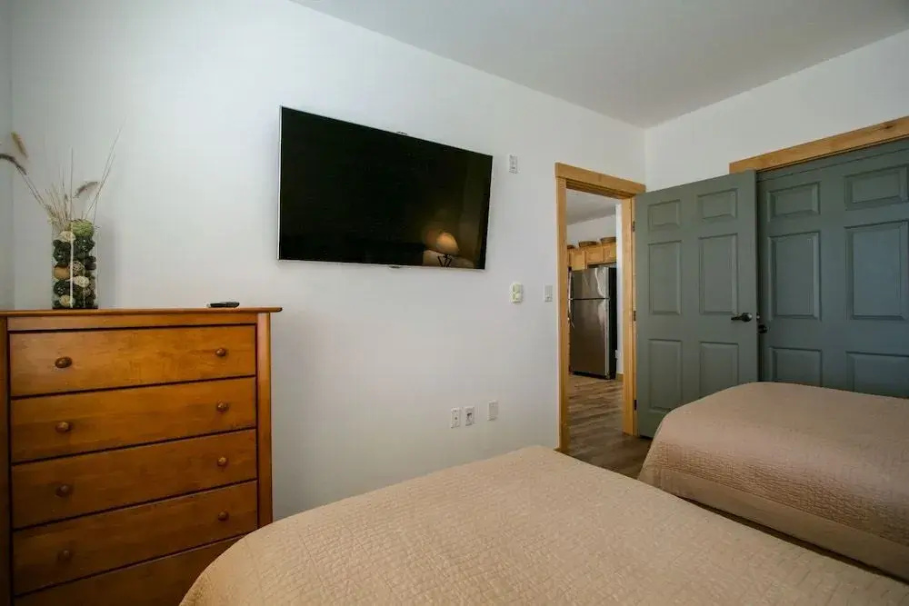Sunstone 109 Remodeled Condo Great Complex Amenities with Ski-In Ski-Out by RedAwning